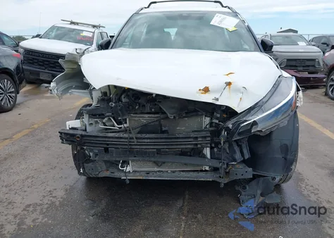 2021 Nissan Kicks Sr Xtronic Cvt z USA, uszkodzony, nr VIN 3N1CP5DV1ML512020